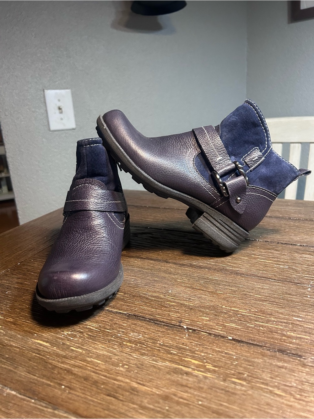 Earth origins leather and suede boots size 6